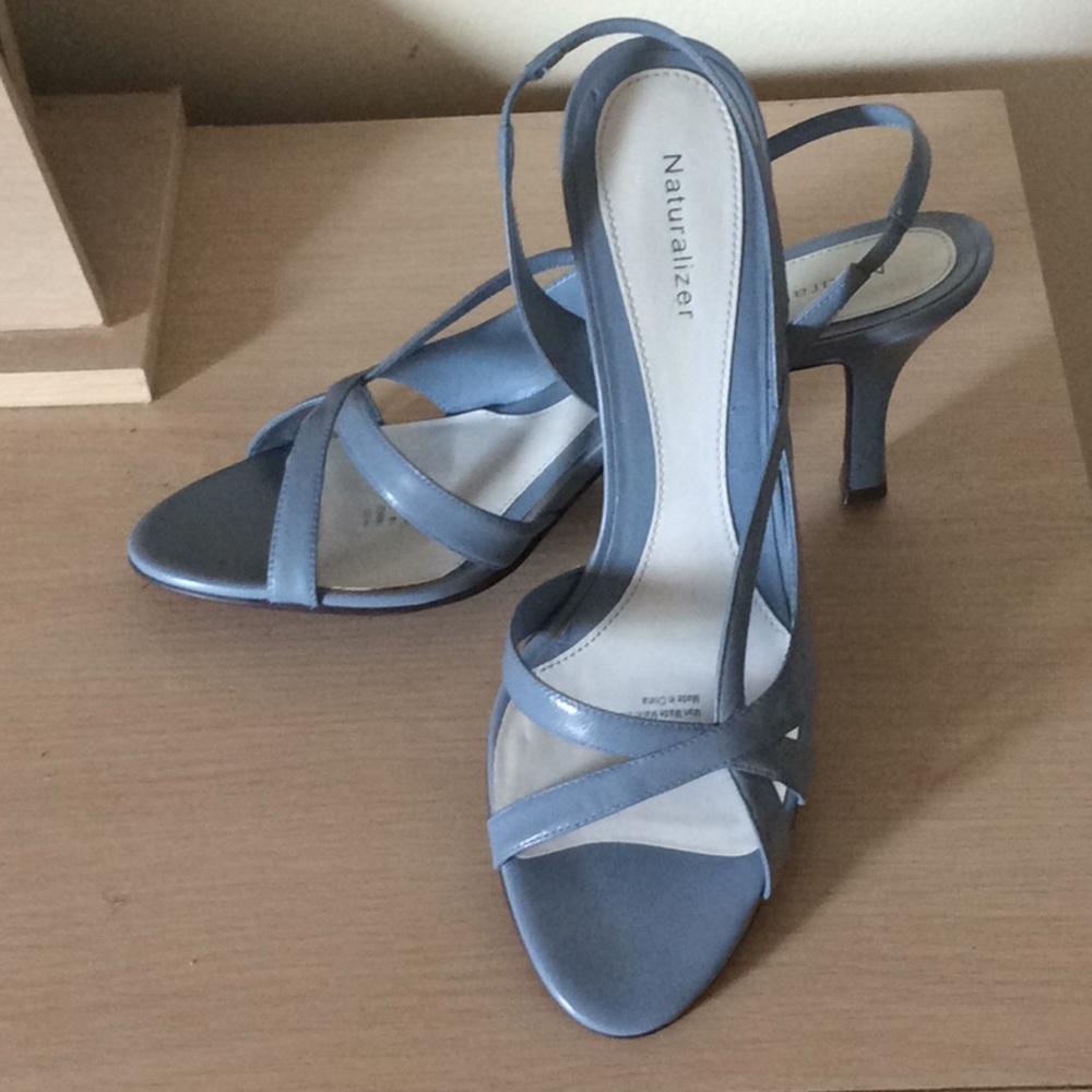Naturalizer heavenly blue slingback 2.5” heels